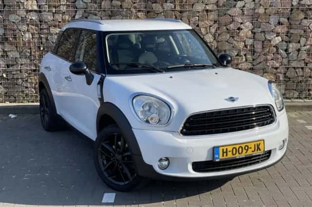 MINI Countryman (2011) thumbnail 2