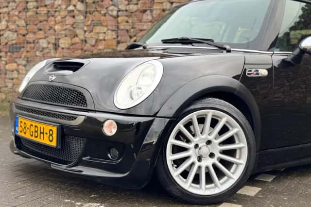 MINI Cooper (2005) thumbnail 2