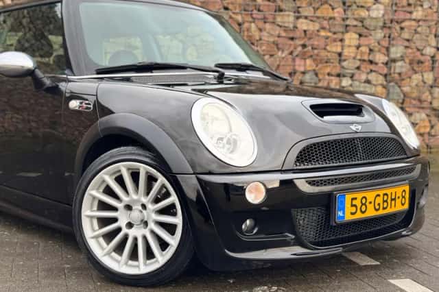 MINI Cooper (2005) thumbnail 4