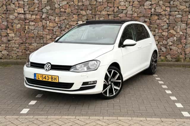 Volkswagen Golf (2015) thumbnail 1