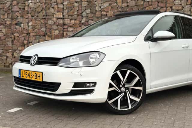 Volkswagen Golf (2015) thumbnail 2