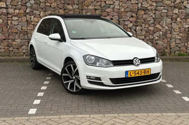 Volkswagen Golf (2015) thumbnail 3