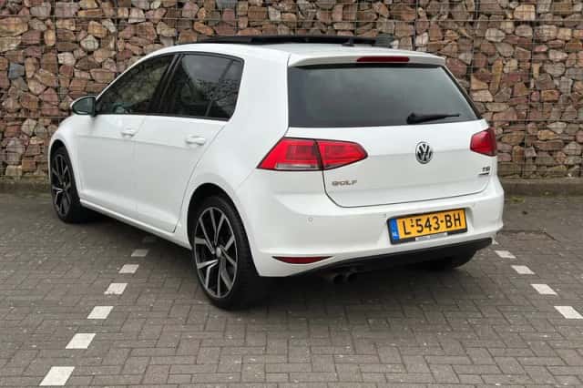 Volkswagen Golf (2015) thumbnail 5