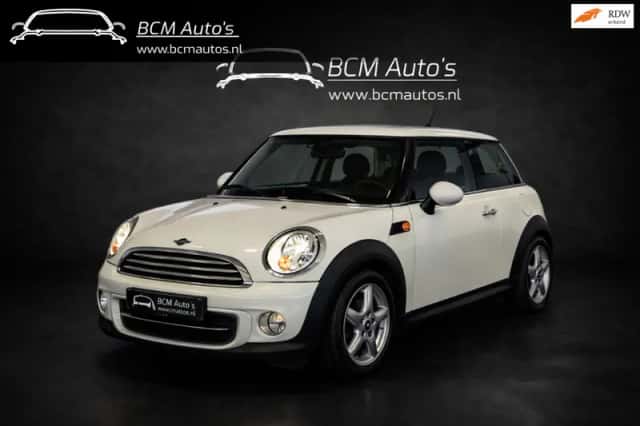 MINI Cooper (2010) thumbnail 2