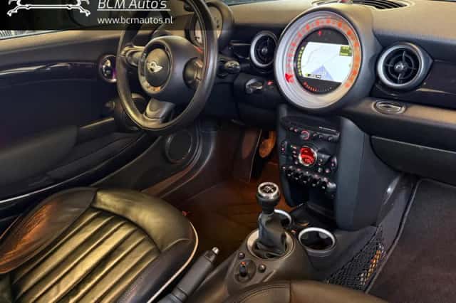 MINI Cooper (2010) thumbnail 3