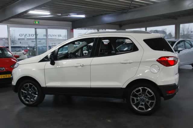 Ford EcoSport (2016) thumbnail 3