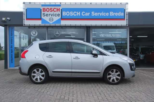 Peugeot 3008 (2011) thumbnail 2