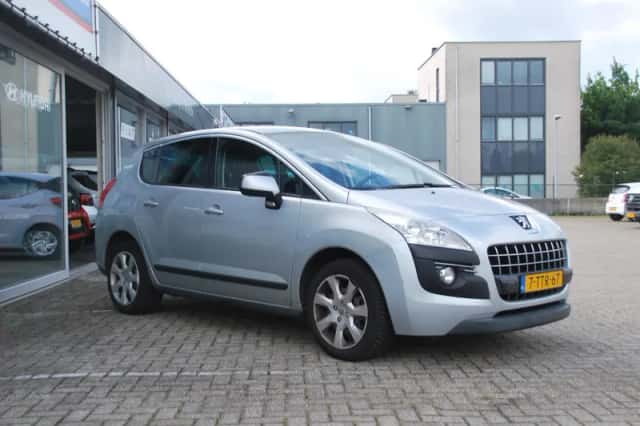 Peugeot 3008 (2011) thumbnail 4