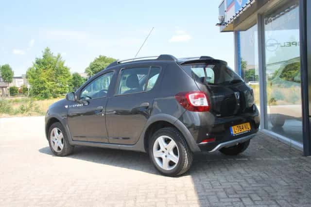 Dacia Sandero (2016) thumbnail 2