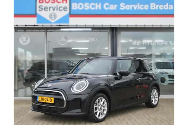 MINI Cooper (2023) thumbnail 1