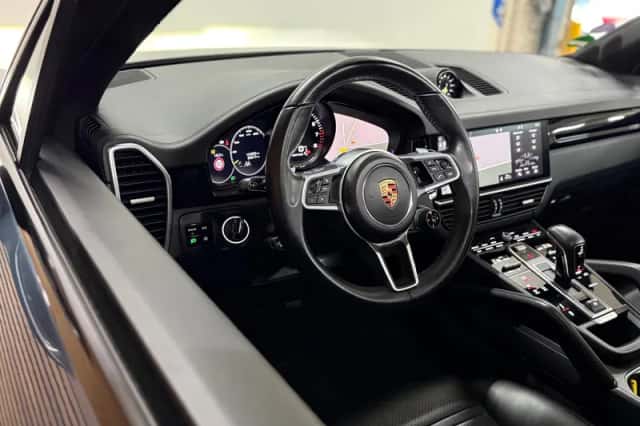 Porsche Cayenne (2018) thumbnail 2