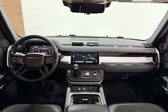 Land Rover Defender (2020) thumbnail 2