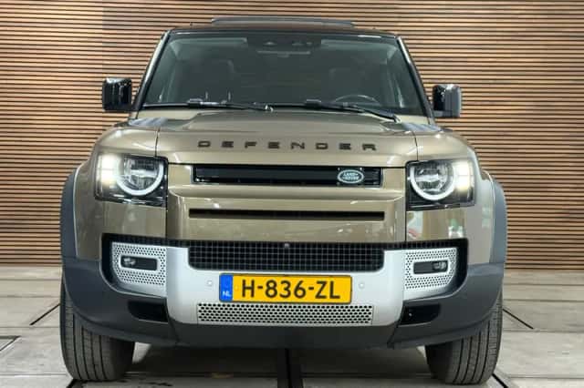 Land Rover Defender (2020) thumbnail 5