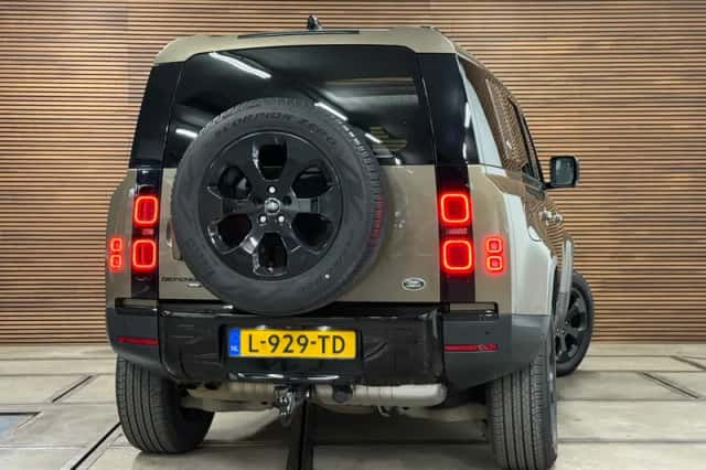 Land Rover Defender (2020) thumbnail 3