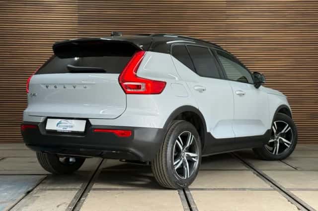 Volvo XC40 (2020) thumbnail 3