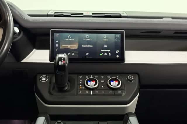 Land Rover Defender (2020) thumbnail 5