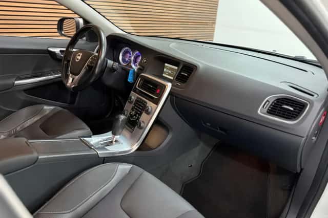 Volvo V60 (2011) thumbnail 6