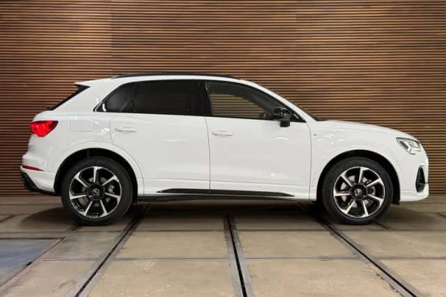 Audi Q3 (2022) thumbnail 3
