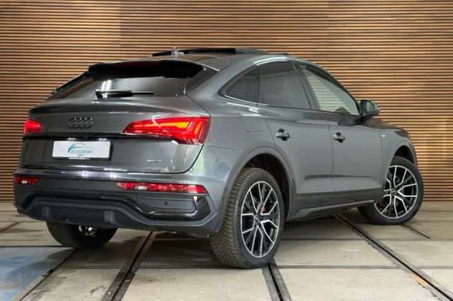 Audi Q5 (2023) thumbnail 4