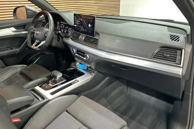 Audi Q5 (2023) thumbnail 5