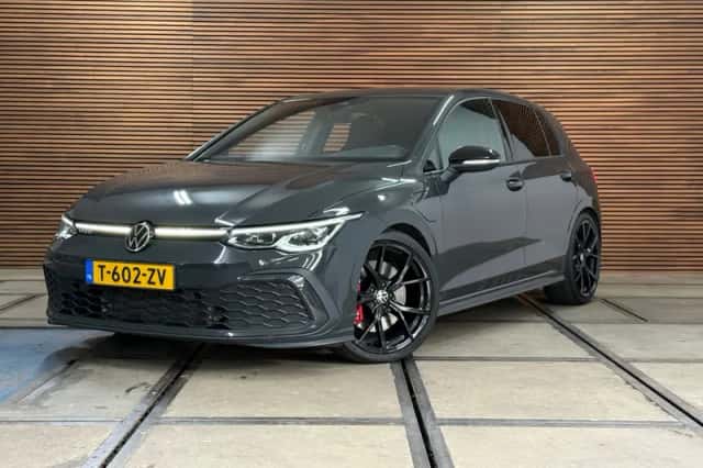 Volkswagen Golf (2021) thumbnail 1