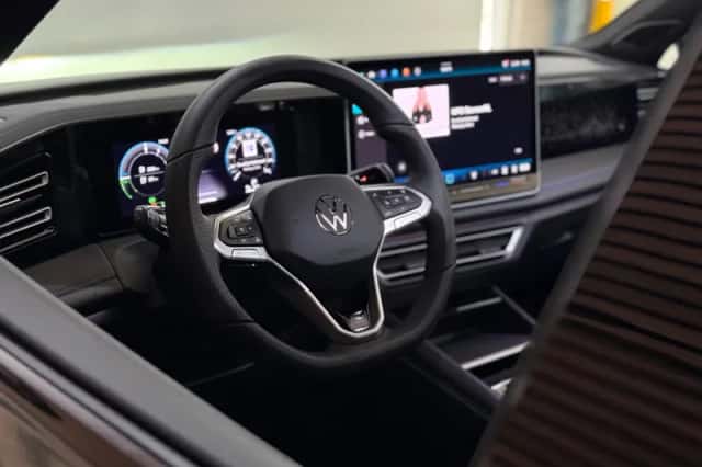 Volkswagen Tiguan (2025) thumbnail 2