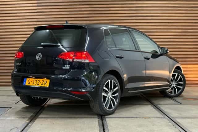 Volkswagen Golf (2016) thumbnail 5