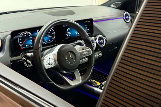Mercedes-Benz EQA (2021) thumbnail 2