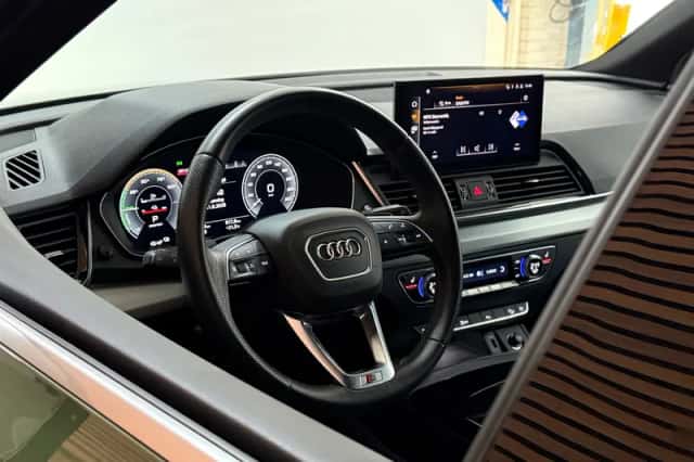 Audi Q5 (2021) thumbnail 2