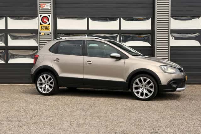 Volkswagen Polo (2016) thumbnail 3