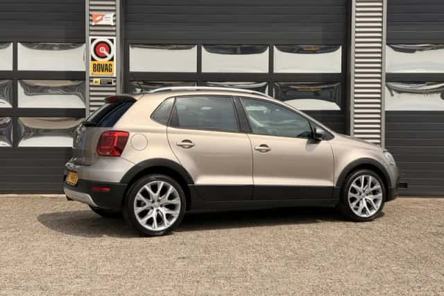Volkswagen Polo (2016) thumbnail 4