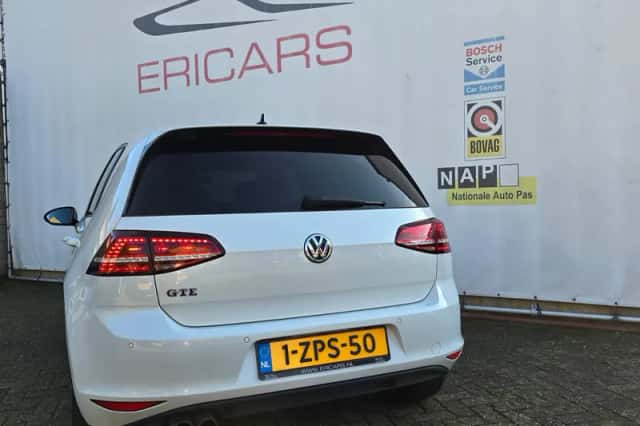 Volkswagen Golf (2015) thumbnail 4