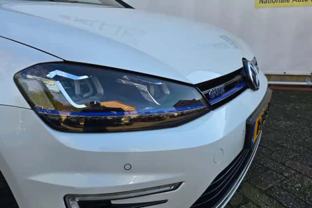 Volkswagen Golf (2015) thumbnail 6