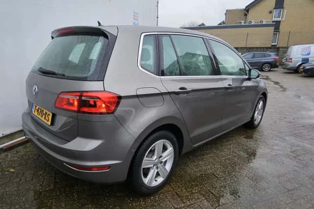 Volkswagen Golf Sportsvan (2015) thumbnail 3
