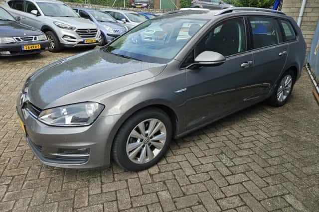 Volkswagen Golf (2016) thumbnail 3