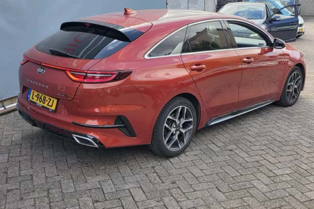 Kia Proceed (2020) thumbnail 3