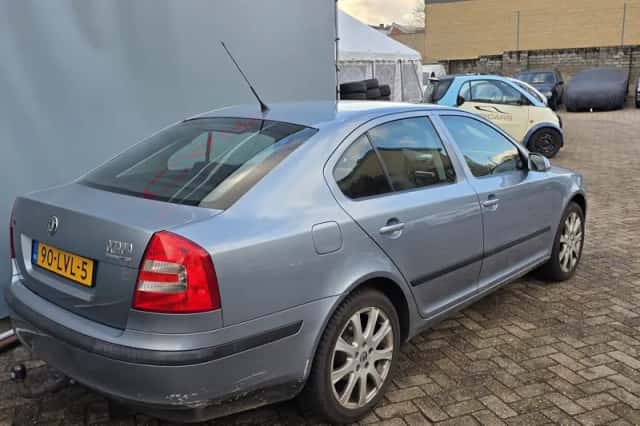 Škoda Octavia (2004) thumbnail 2