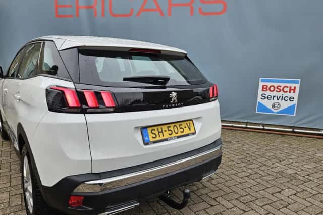Peugeot 3008 (2018) thumbnail 3