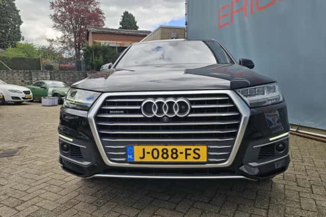 Audi Q7 (2017) thumbnail 3