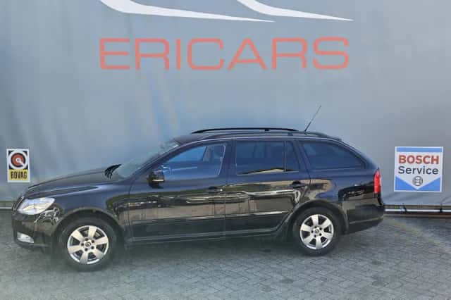 Škoda Octavia (2011) thumbnail 2