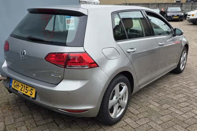 Volkswagen Golf (2015) thumbnail 3