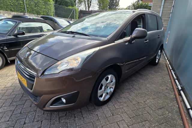 Peugeot 5008 (2015) thumbnail 4