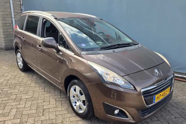 Peugeot 5008 (2015) thumbnail 5