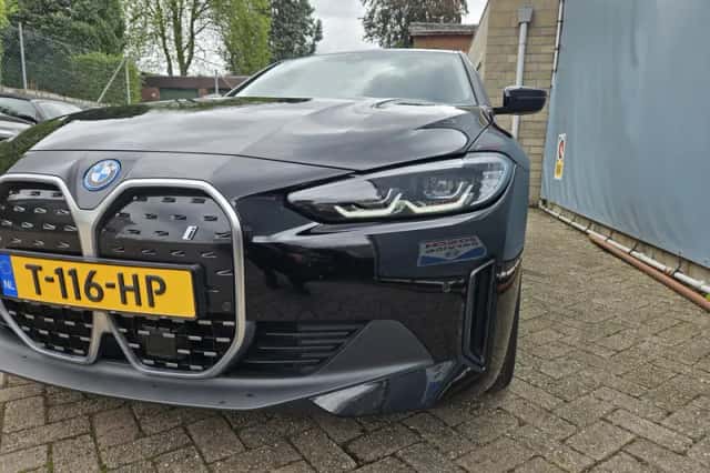 BMW i4 (2023) thumbnail 3