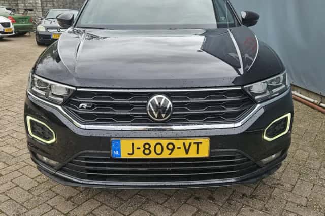 Volkswagen T-Roc (2020) thumbnail 3
