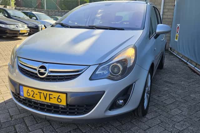 Opel Corsa (2012) thumbnail 2