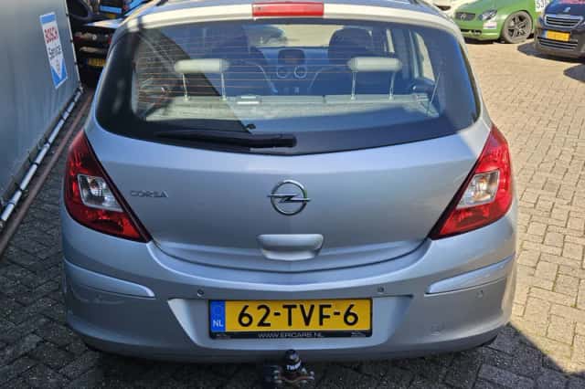 Opel Corsa (2012) thumbnail 4