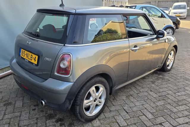 MINI One (2010) thumbnail 2
