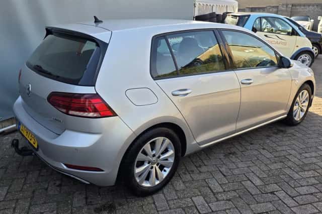 Volkswagen Golf (2018) thumbnail 2