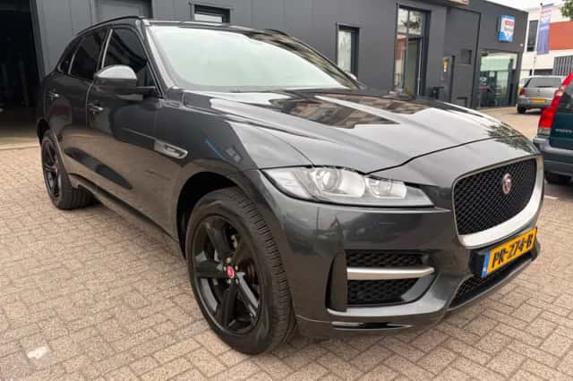 Jaguar F-Pace (2017) thumbnail 4
